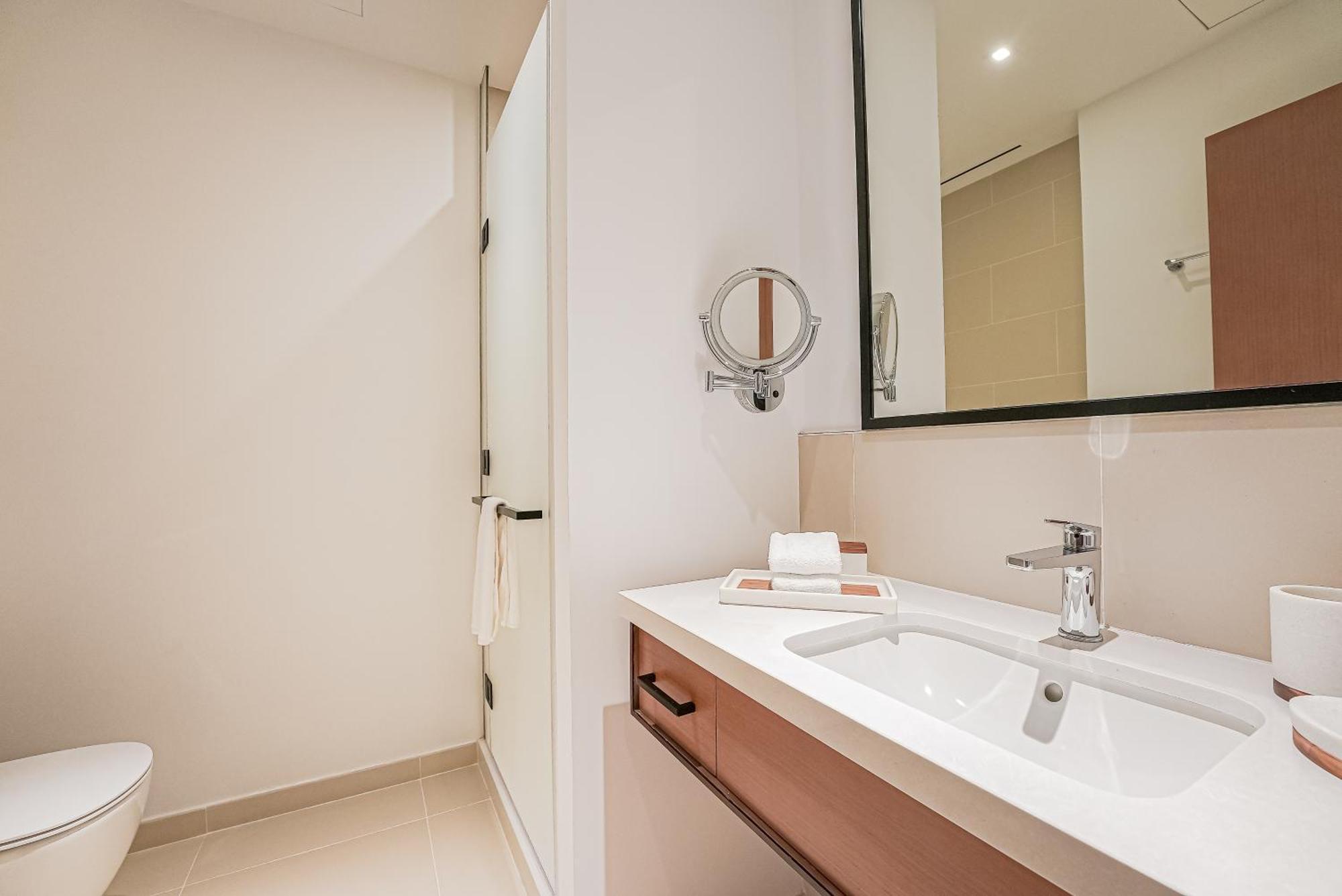 Апартаменты Modern 2br High Floor Haven In Vida Marina