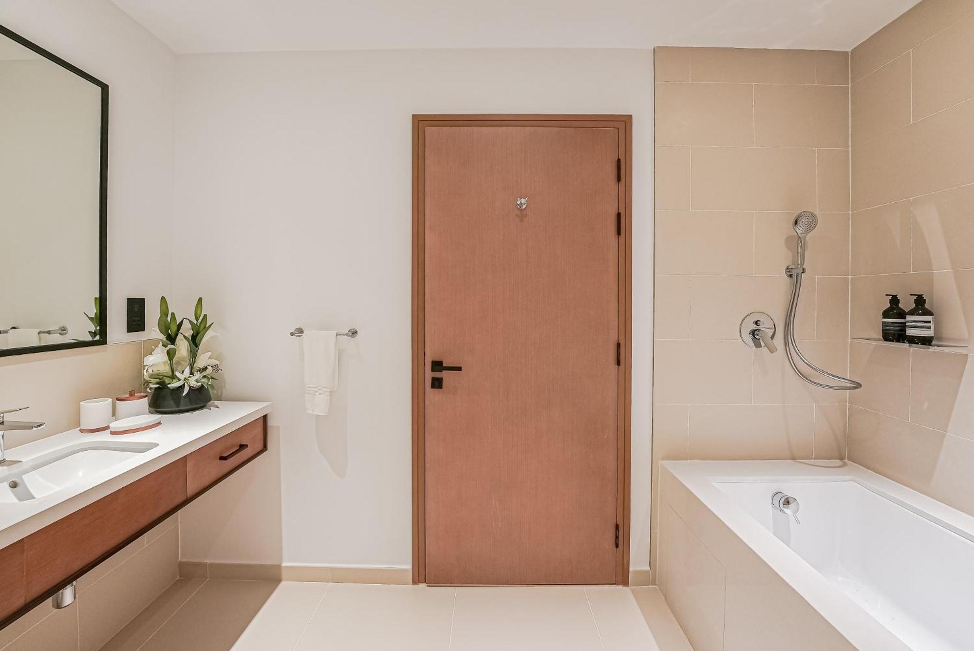 Modern 2br High Floor Haven In Vida Marina Апартаменты Дубай