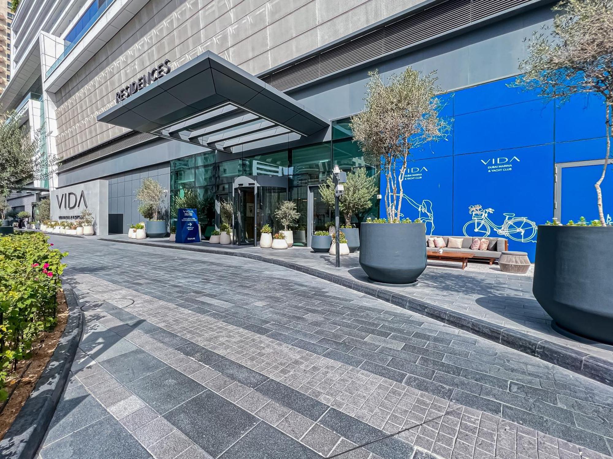 Modern 2br High Floor Haven In Vida Marina Дубай