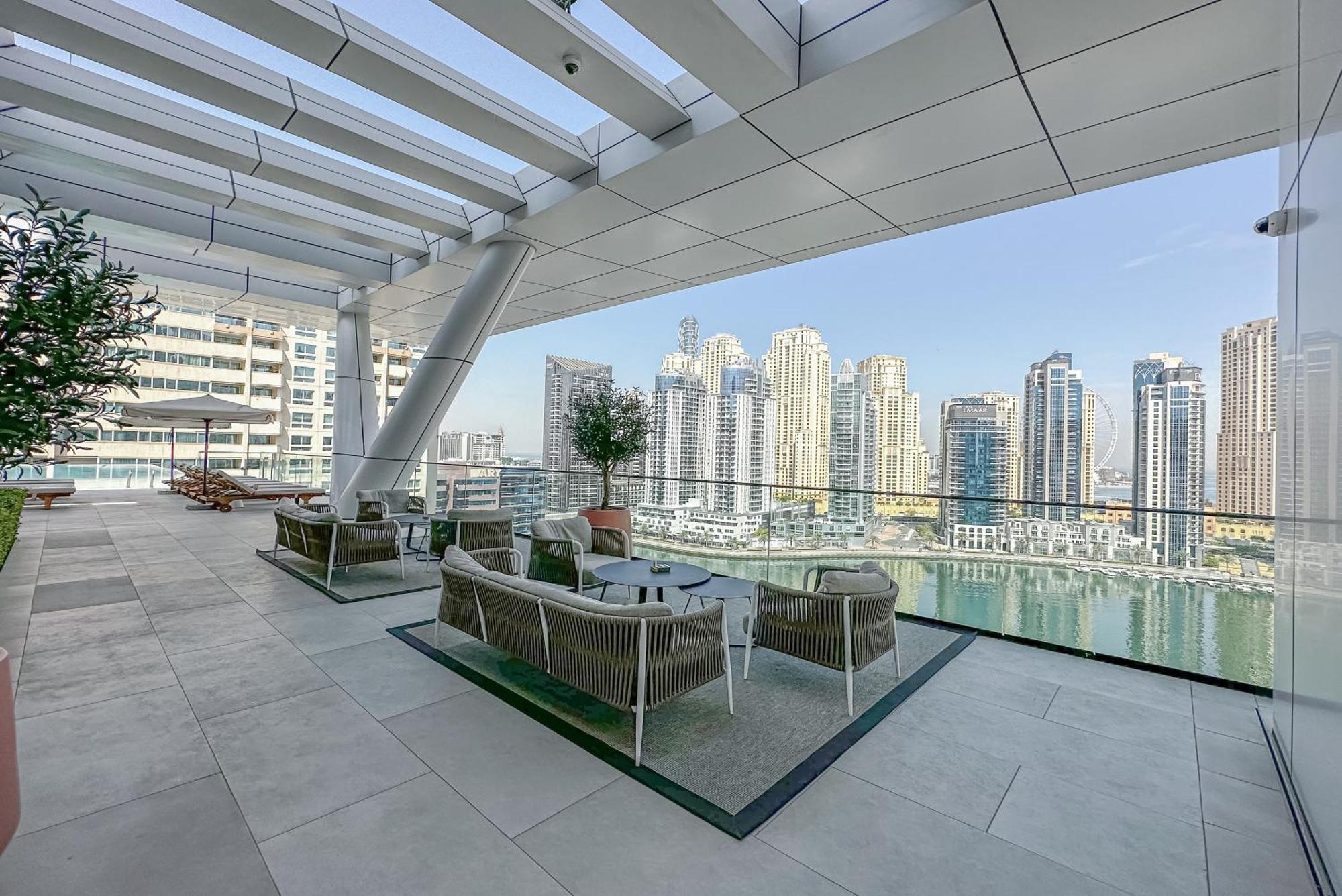 Modern 2br High Floor Haven In Vida Marina Дубай