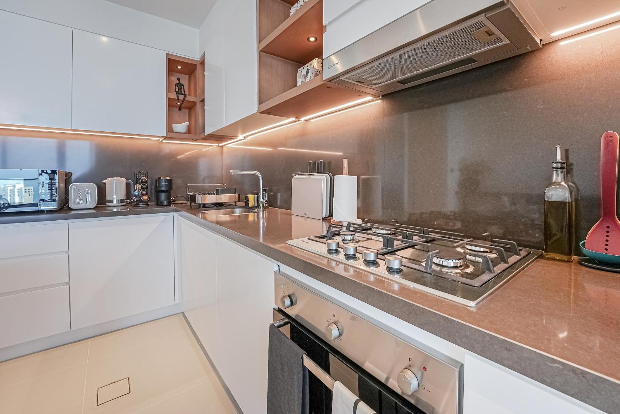 Modern 2br High Floor Haven In Vida Marina Дубай