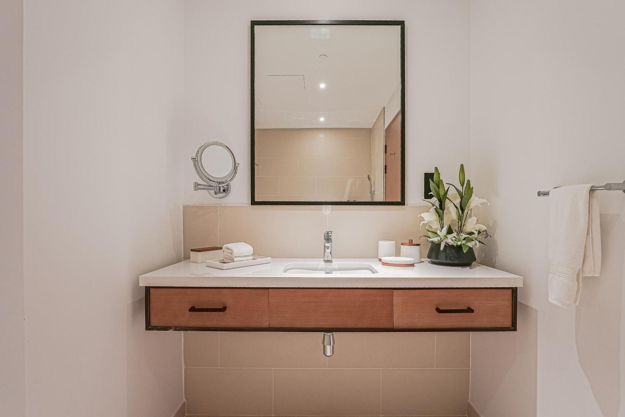 Modern 2br High Floor Haven In Vida Marina Apartamento *