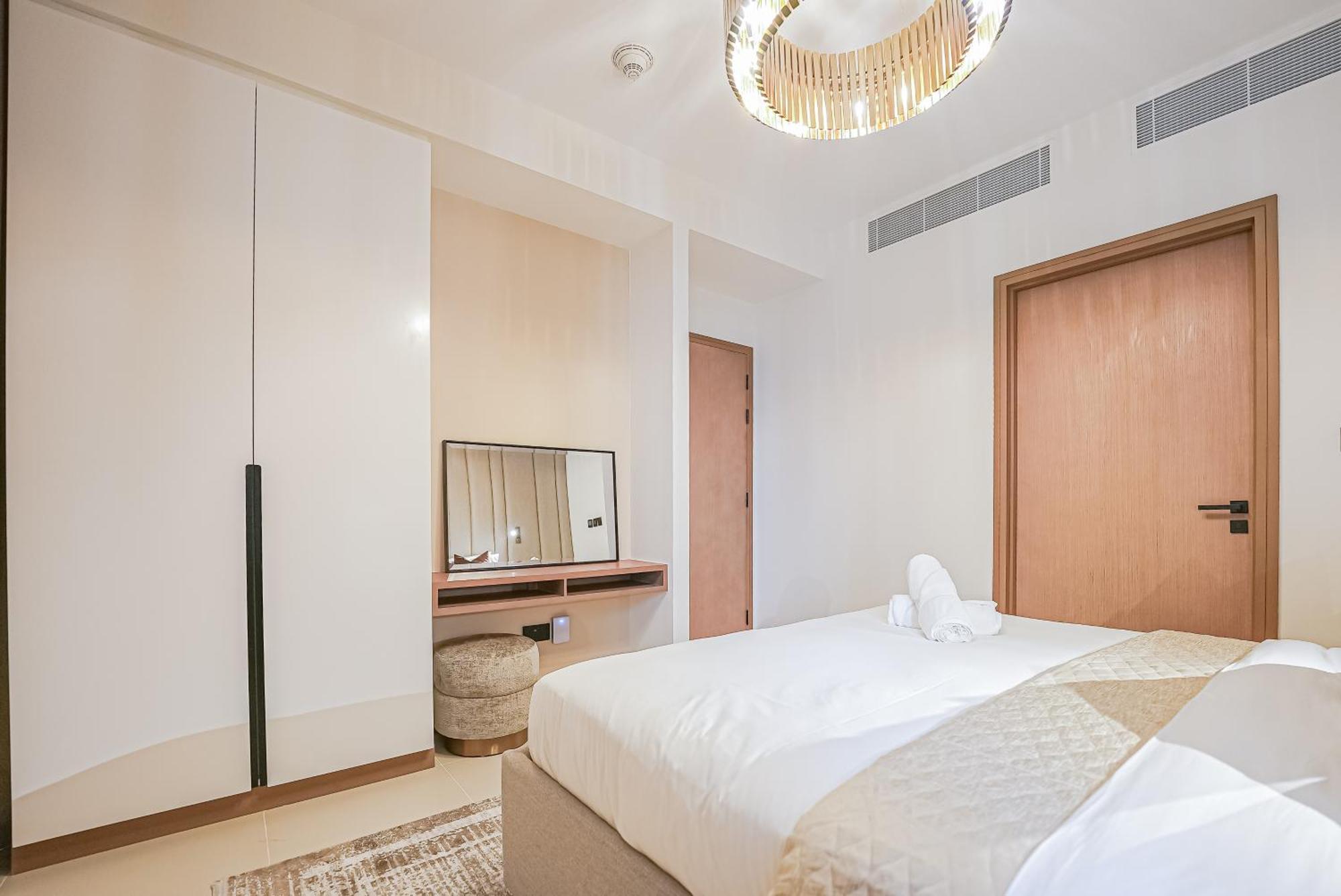 Modern 2br High Floor Haven In Vida Marina * Дубай