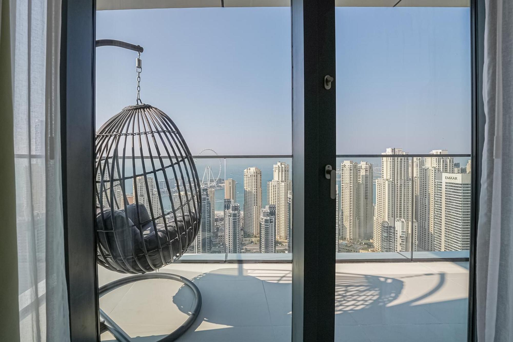 Апартаменты Modern 2br High Floor Haven In Vida Marina *