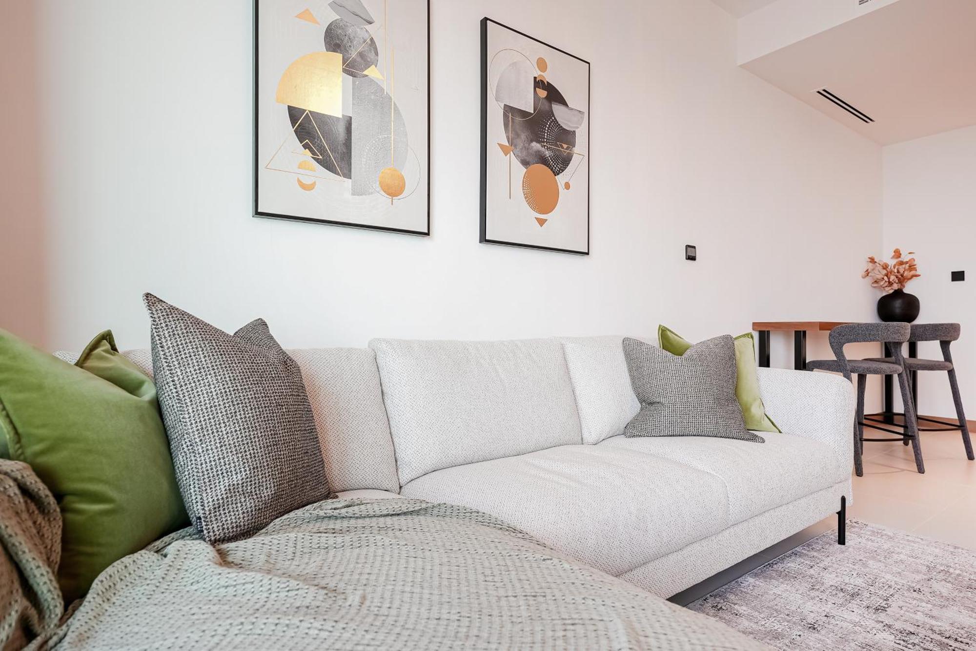 Modern 2br High Floor Haven In Vida Marina Дубай
