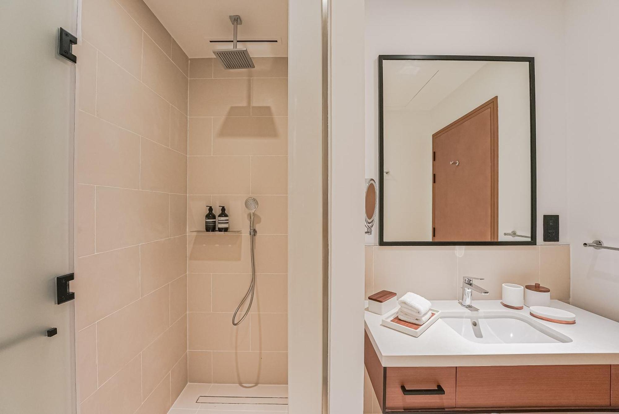 Modern 2br High Floor Haven In Vida Marina Апартаменты *