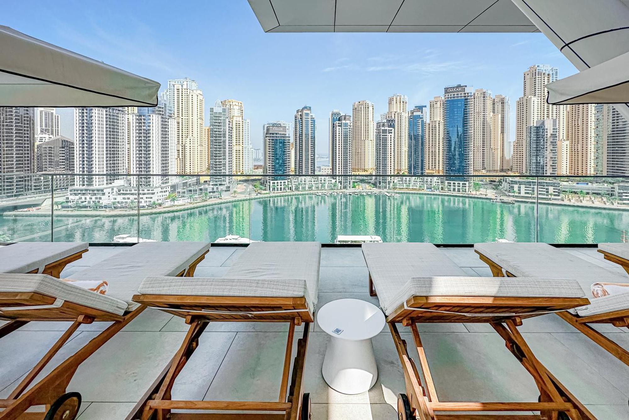 Modern 2br High Floor Haven In Vida Marina Apartamento